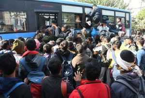 सेना भर्ती के लिए हल्द्वानी रोडवेज पर युवाओं का संघर्ष**